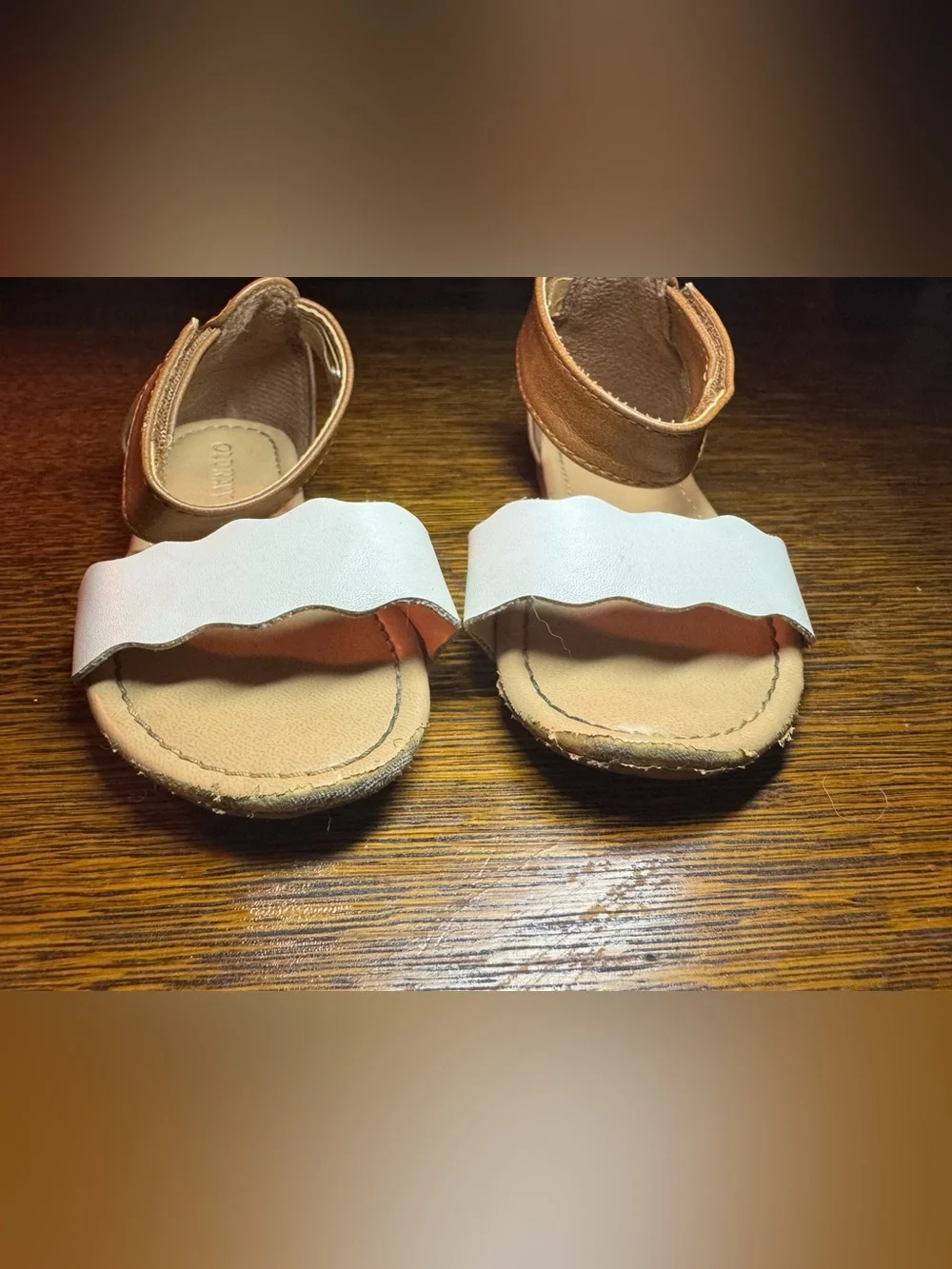 Old Navy Scallop Strap Size 7 Girls Sandals